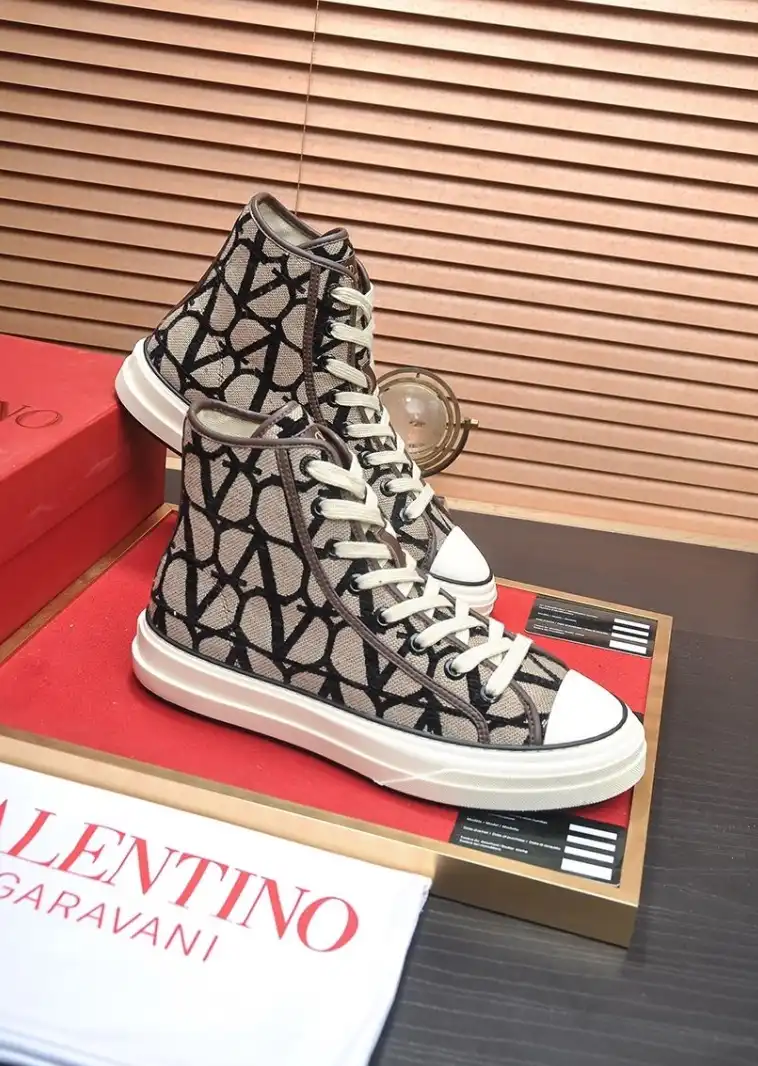 hype Valentino Sneakers