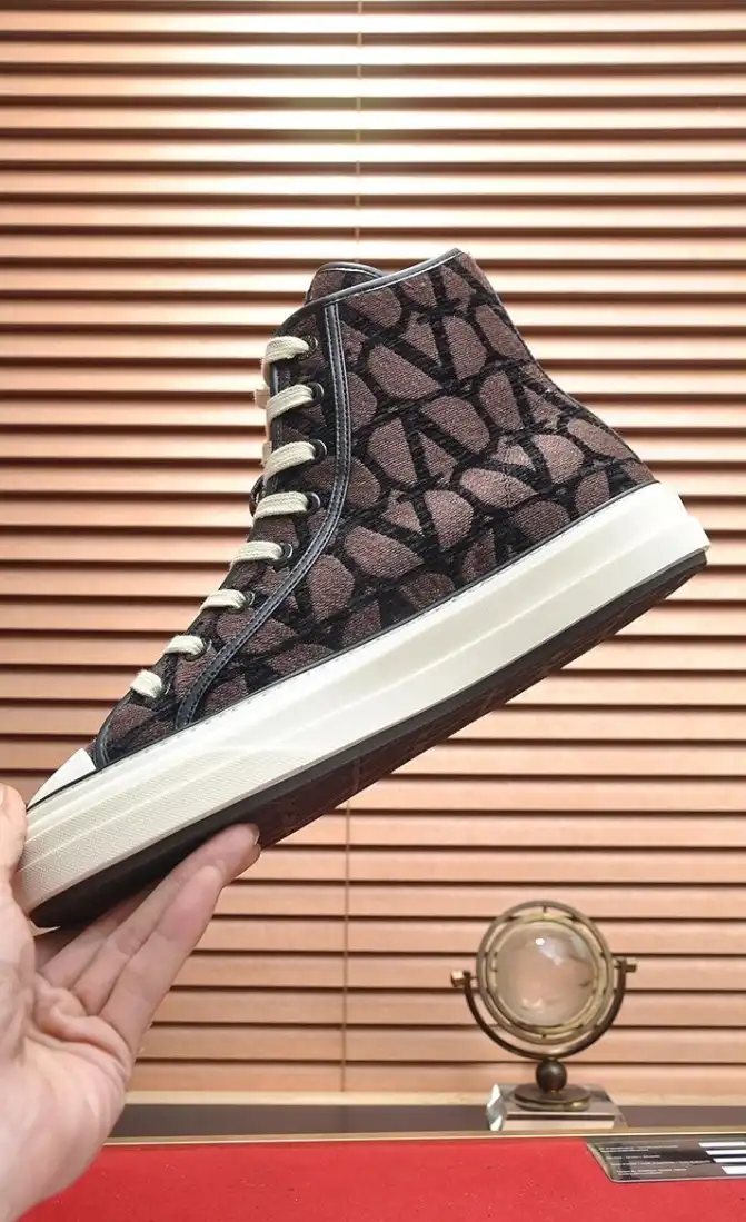 hype Valentino Sneakers