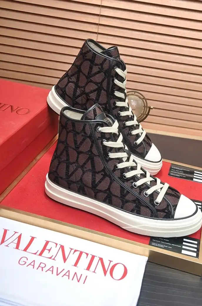 hype Valentino Sneakers