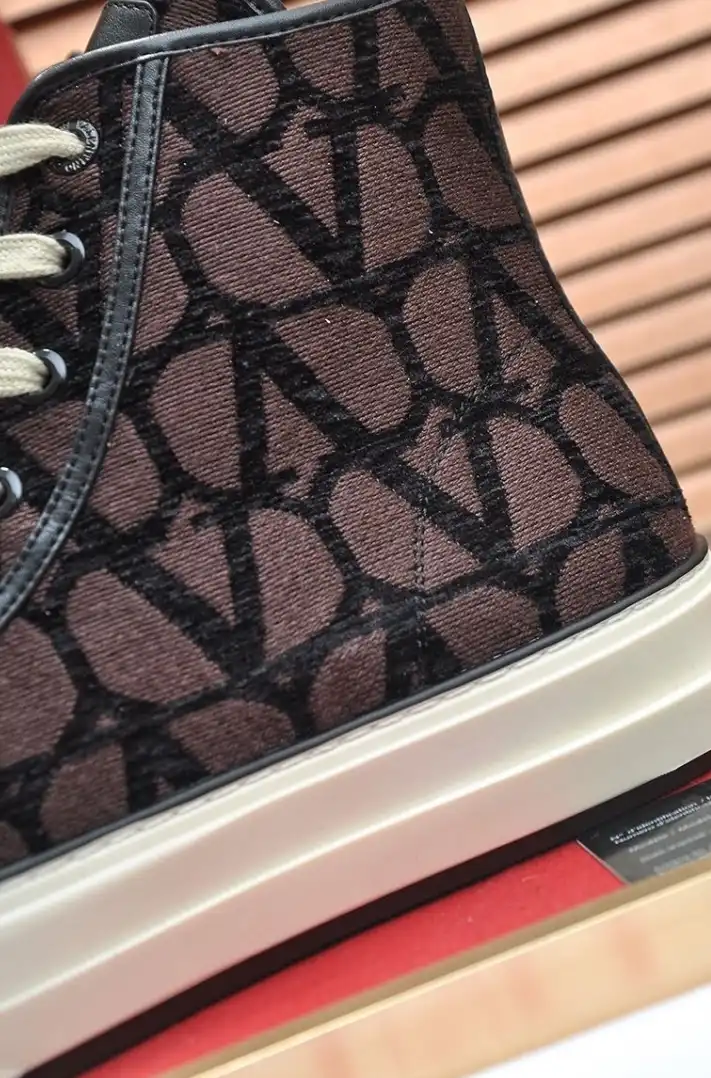 hype Valentino Sneakers