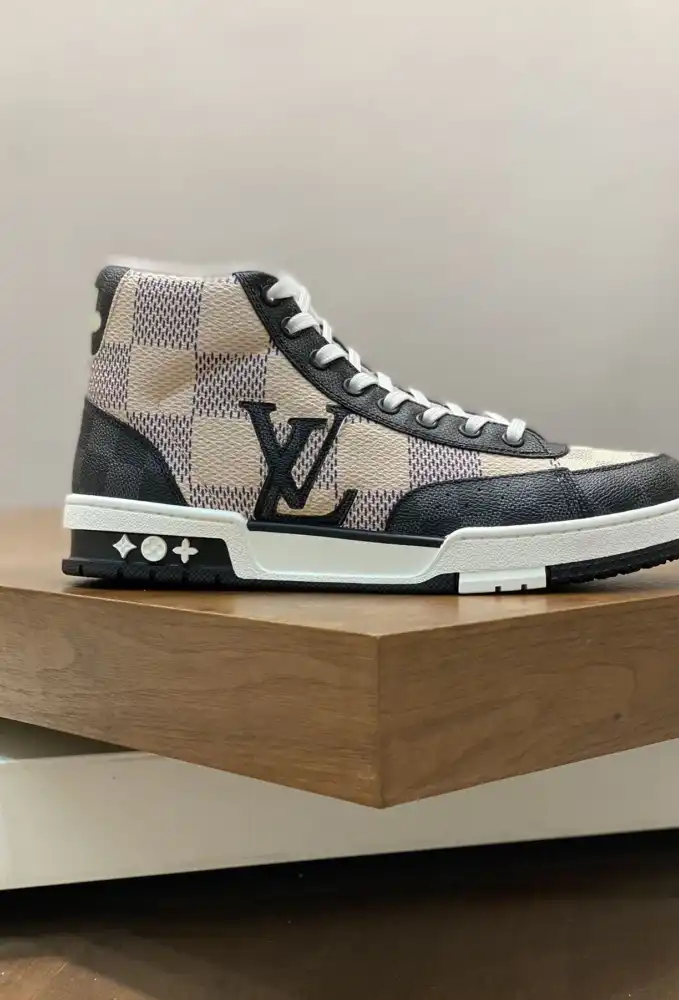 hype Louis Vuitton Sneakers