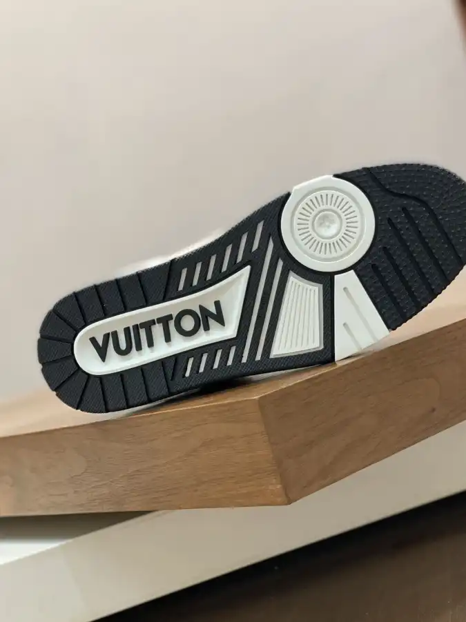 hype Louis Vuitton Sneakers