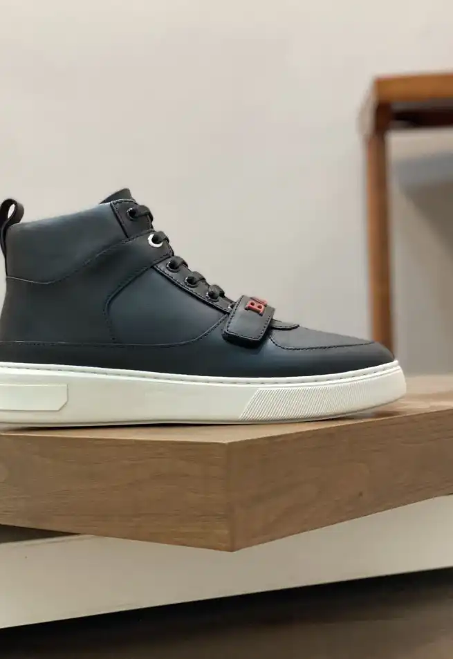 hype Burberry Sneakers