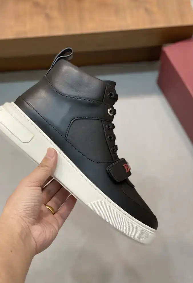 hype Burberry Sneakers