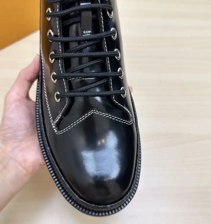 hype Louis Vuitton Sneakers