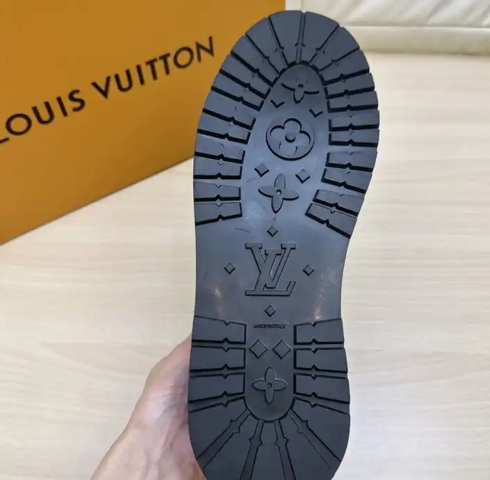 hype Louis Vuitton Sneakers