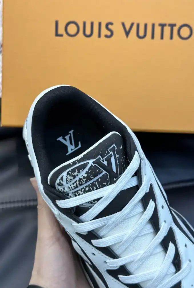 hype Louis Vuitton Sneakers