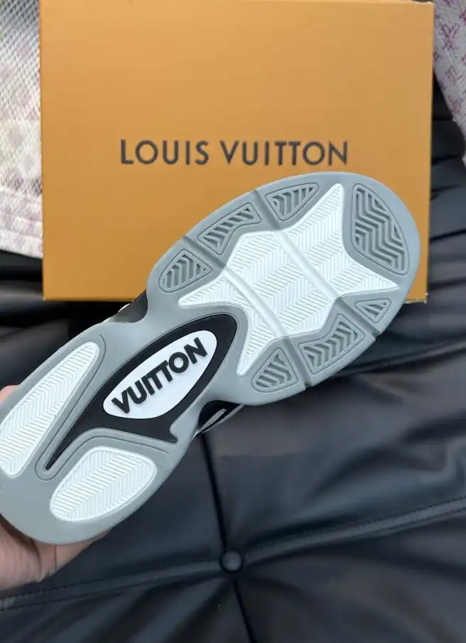 hype Louis Vuitton Sneakers