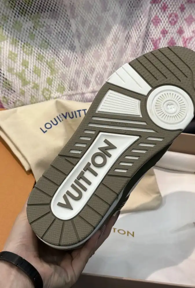 hype Louis Vuitton Sneakers