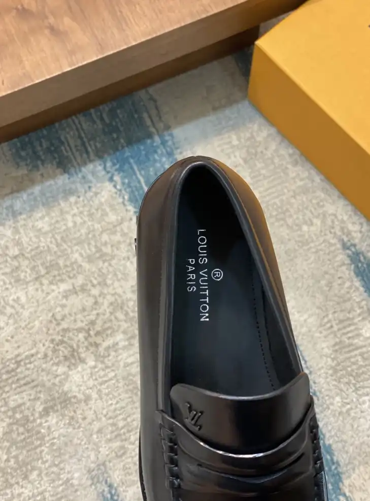 hype Louis Vuitton Sneakers