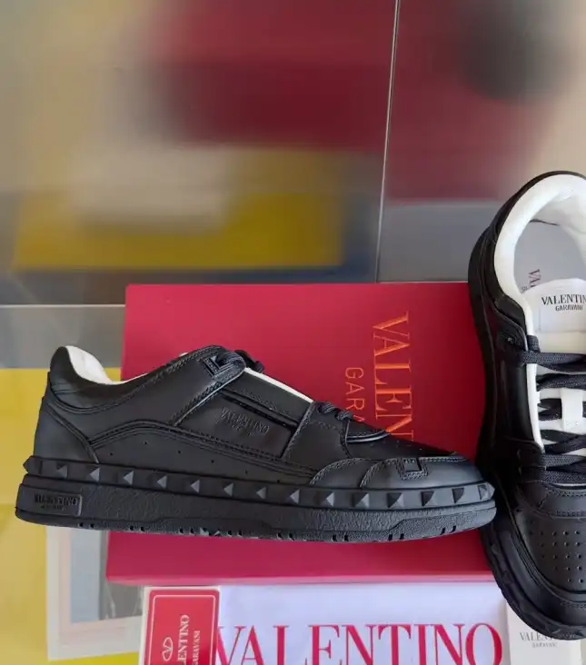 hype Valentino Sneakers