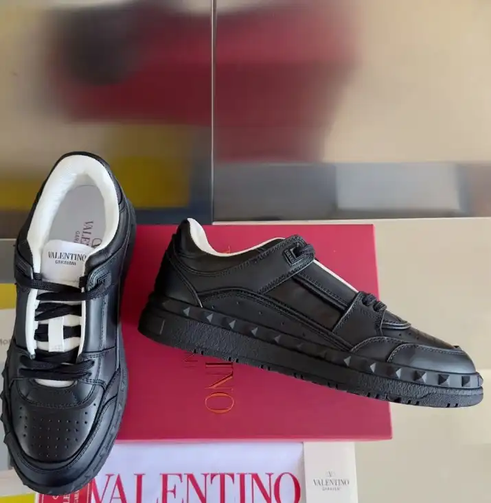 hype Valentino Sneakers