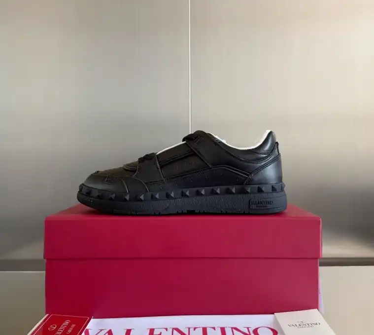 hype Valentino Sneakers