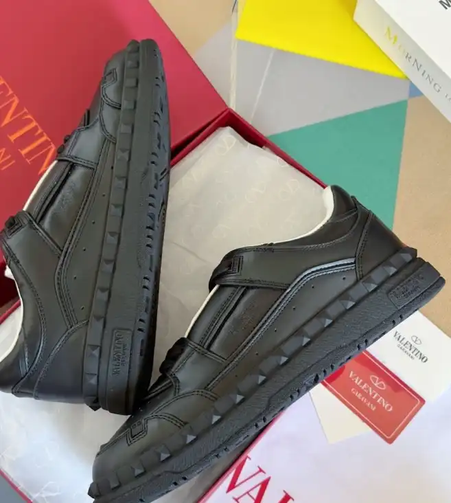 hype Valentino Sneakers