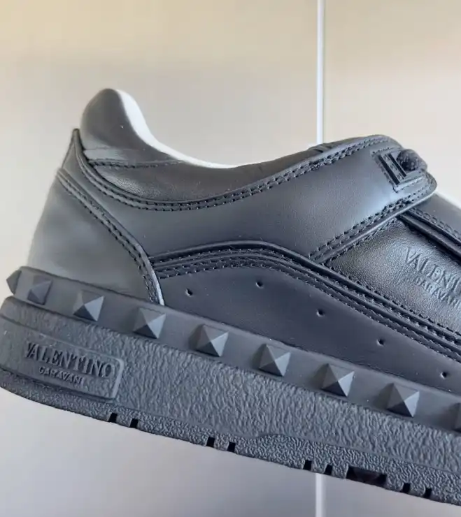 hype Valentino Sneakers