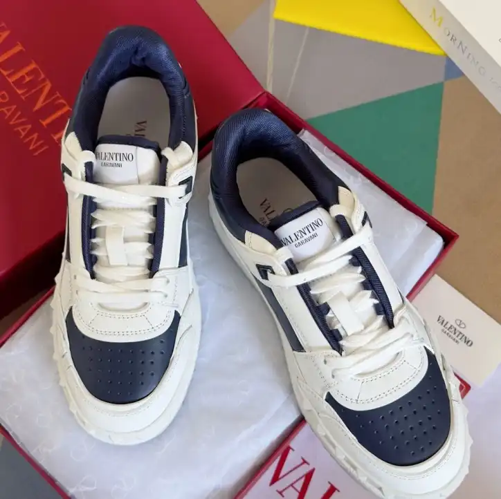 hype Valentino Sneakers