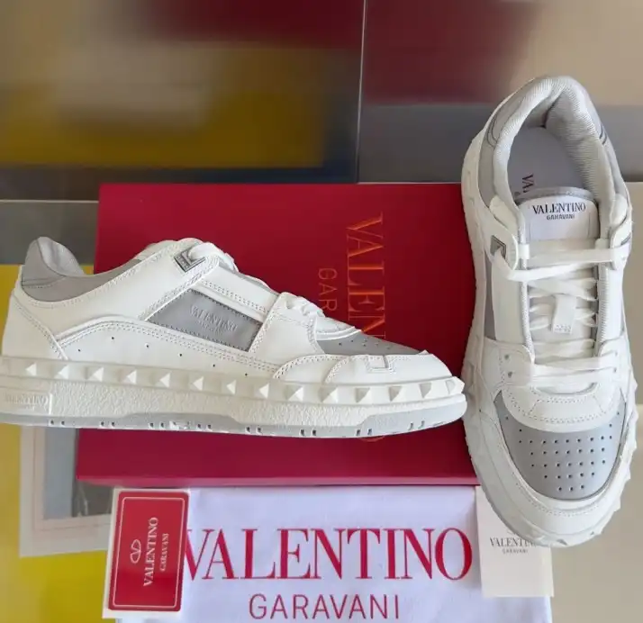 hype Valentino Sneakers