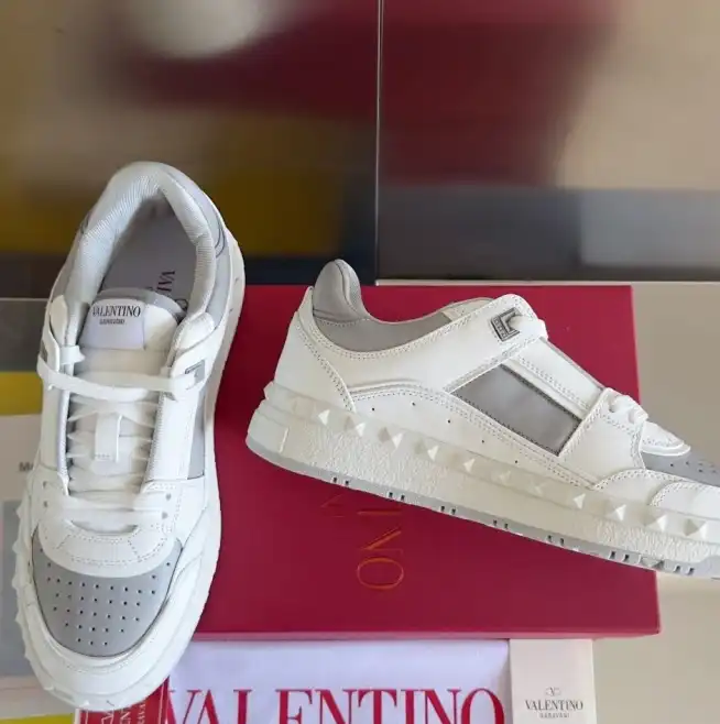 hype Valentino Sneakers