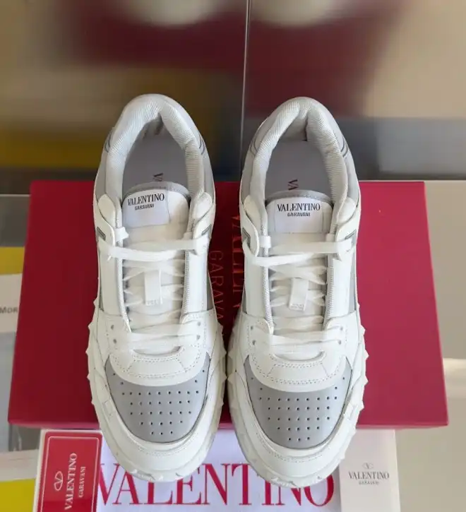 hype Valentino Sneakers