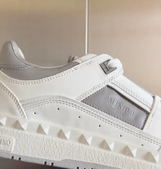 hype Valentino Sneakers