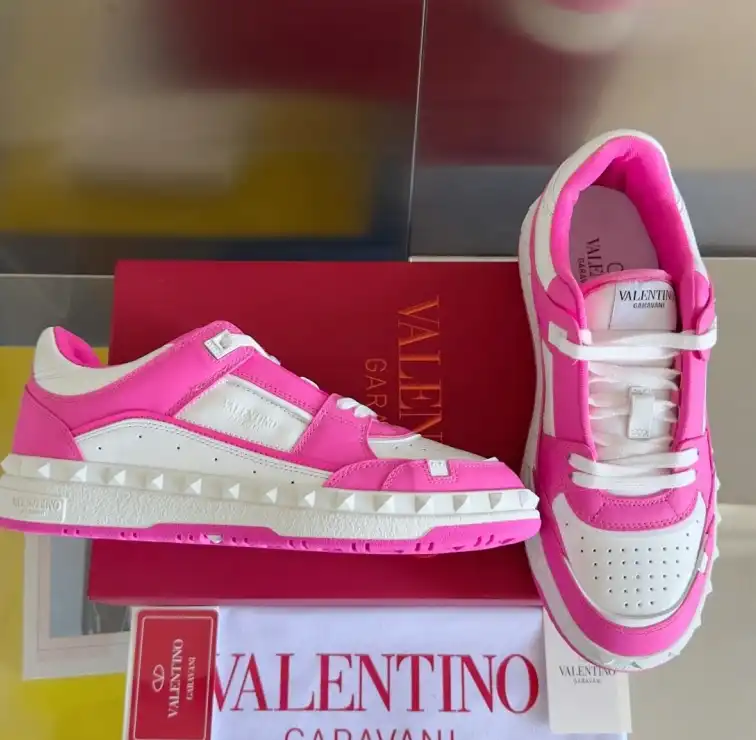 hype Valentino Sneakers