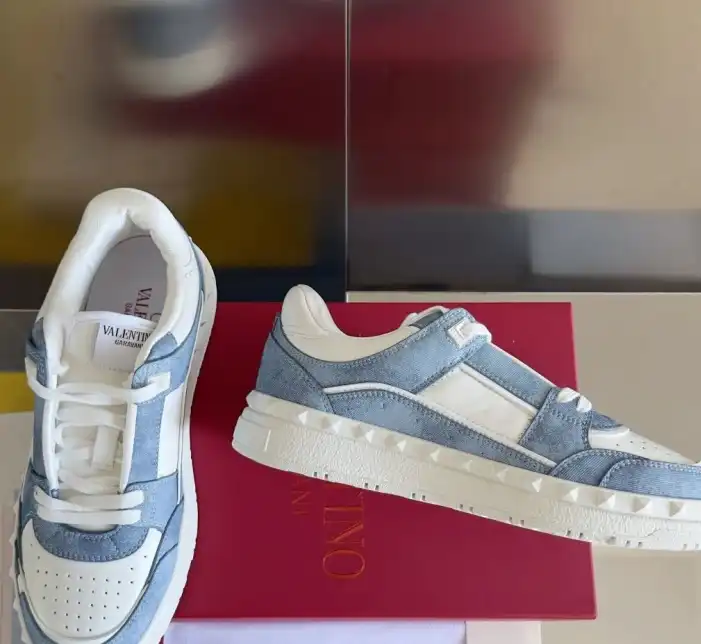 hype Valentino Sneakers