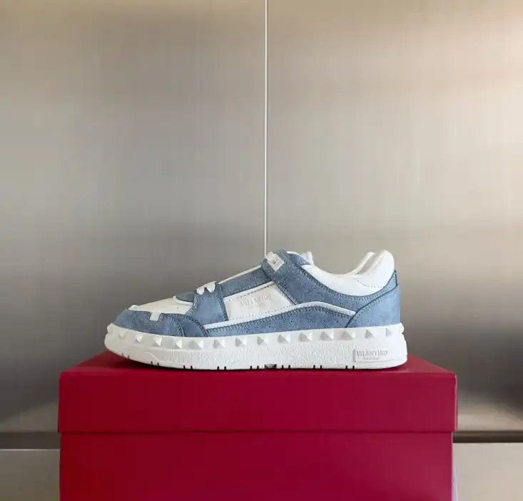 hype Valentino Sneakers