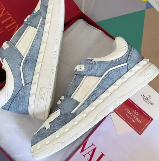 hype Valentino Sneakers