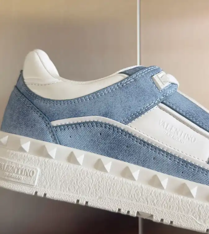 hype Valentino Sneakers