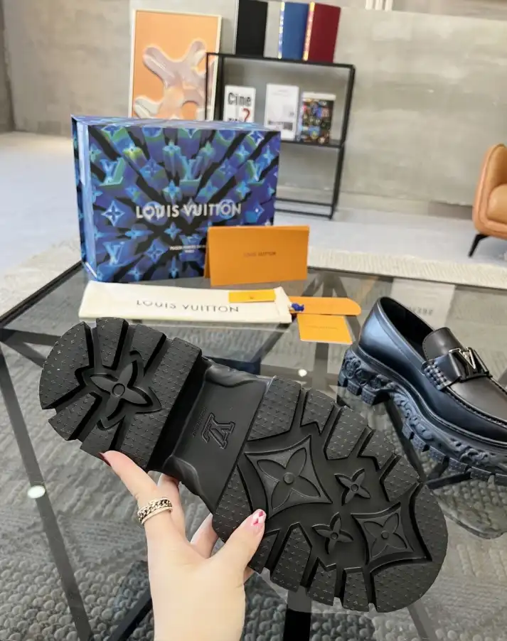 hype Louis Vuitton Sneakers