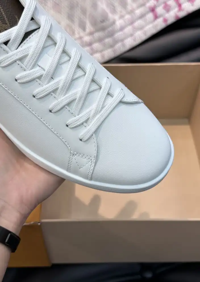 hype Louis Vuitton Sneakers