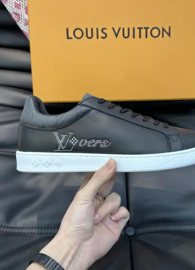 hype Louis Vuitton Sneakers