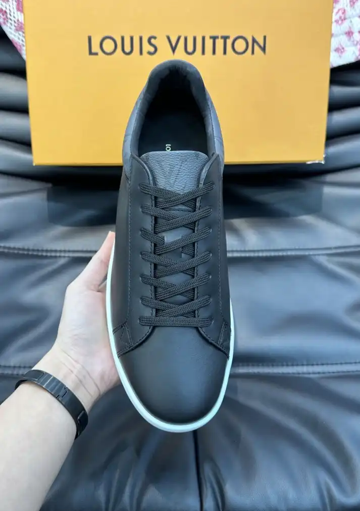 hype Louis Vuitton Sneakers