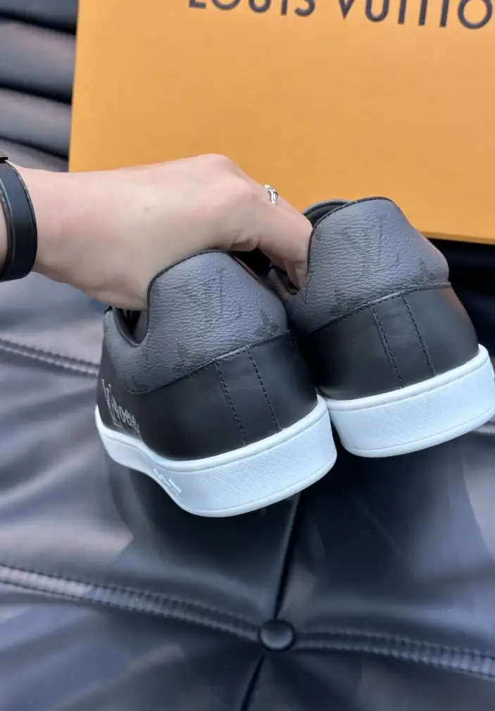 hype Louis Vuitton Sneakers