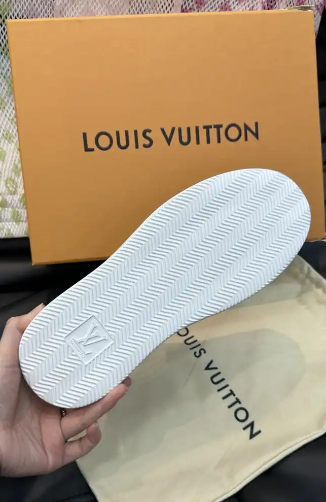 hype Louis Vuitton Sneakers