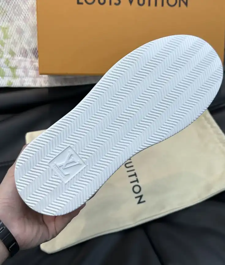 hype Louis Vuitton Sneakers