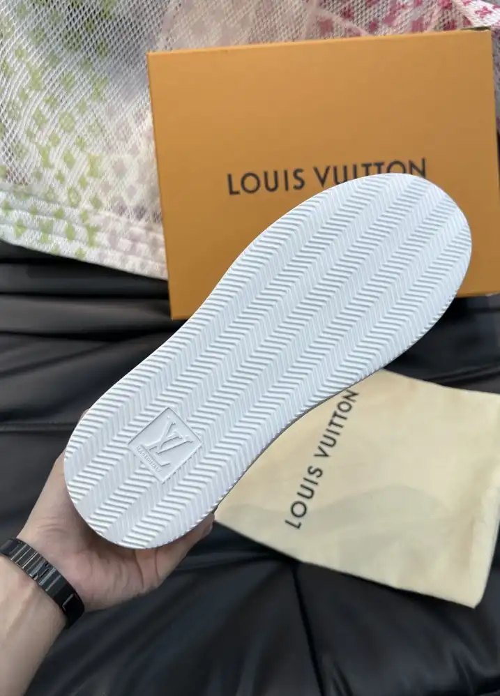 hype Louis Vuitton Sneakers