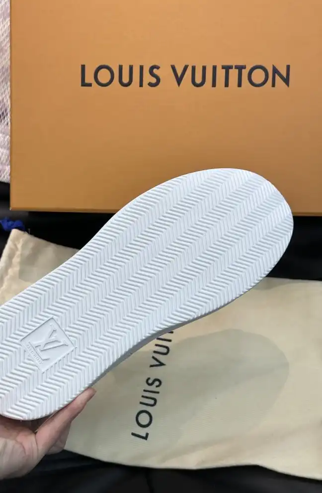 hype Louis Vuitton Sneakers