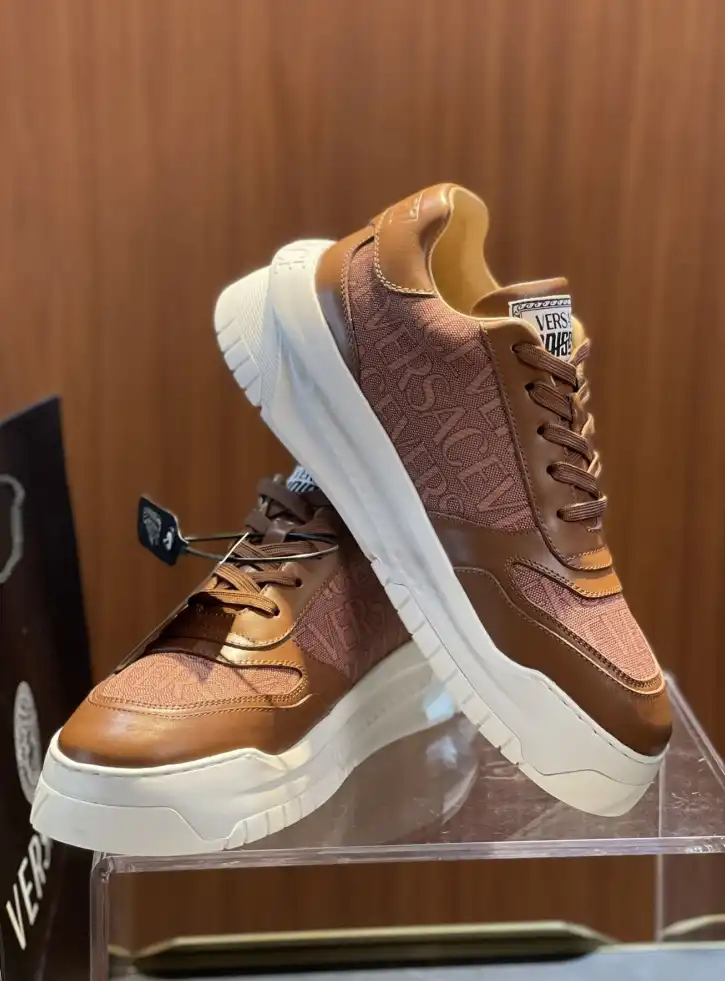 hype Louis Vuitton Sneakers