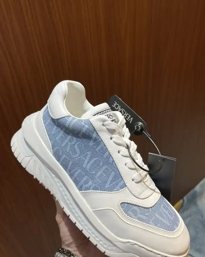 hype Louis Vuitton Sneakers