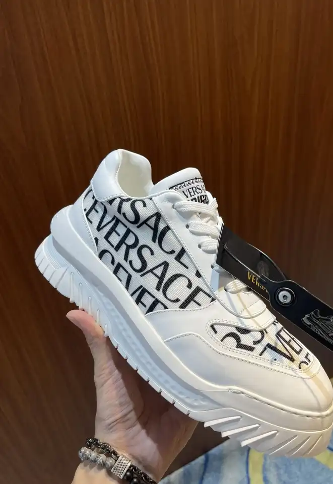 hype Louis Vuitton Sneakers