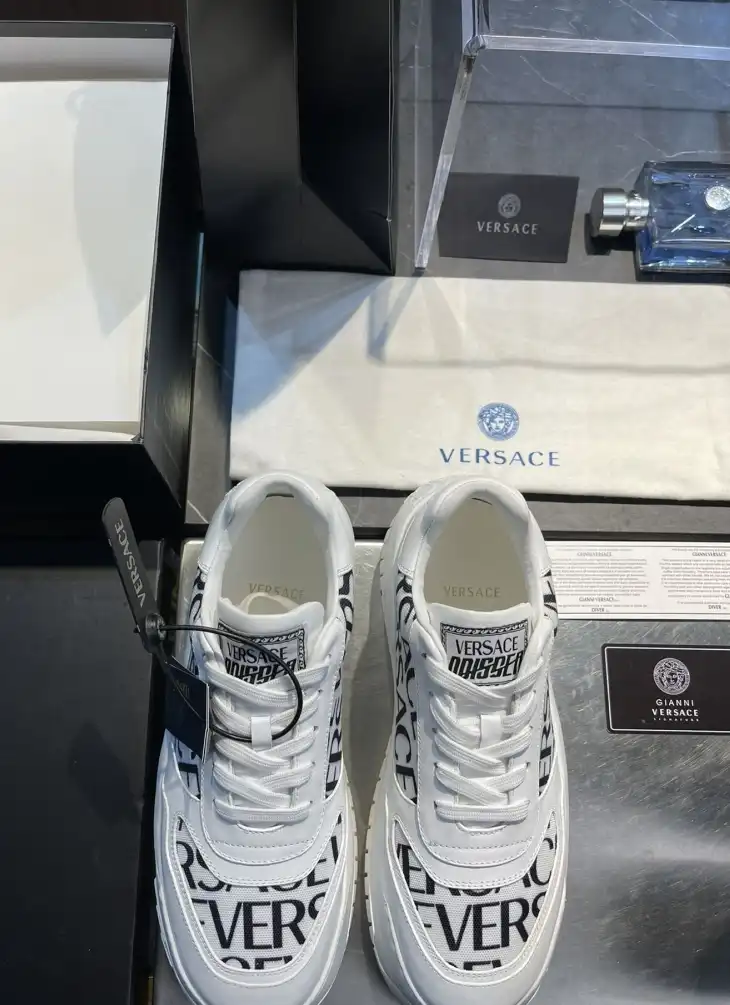 hype Louis Vuitton Sneakers