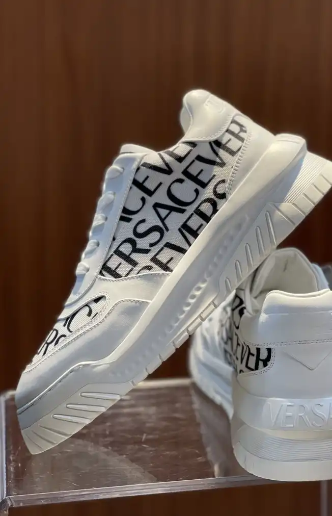 hype Louis Vuitton Sneakers