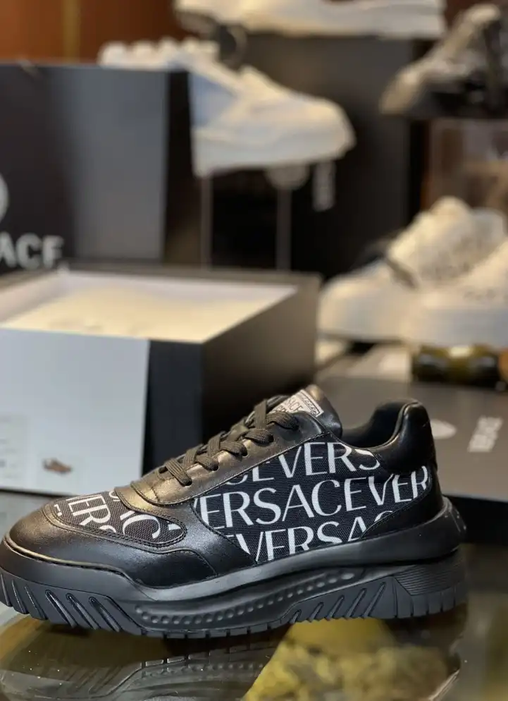 hype Louis Vuitton Sneakers