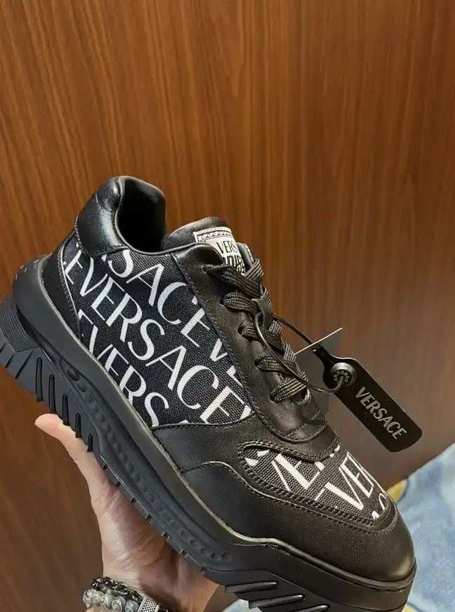 hype Louis Vuitton Sneakers