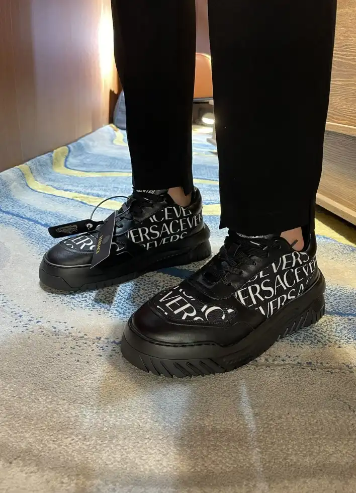 hype Louis Vuitton Sneakers