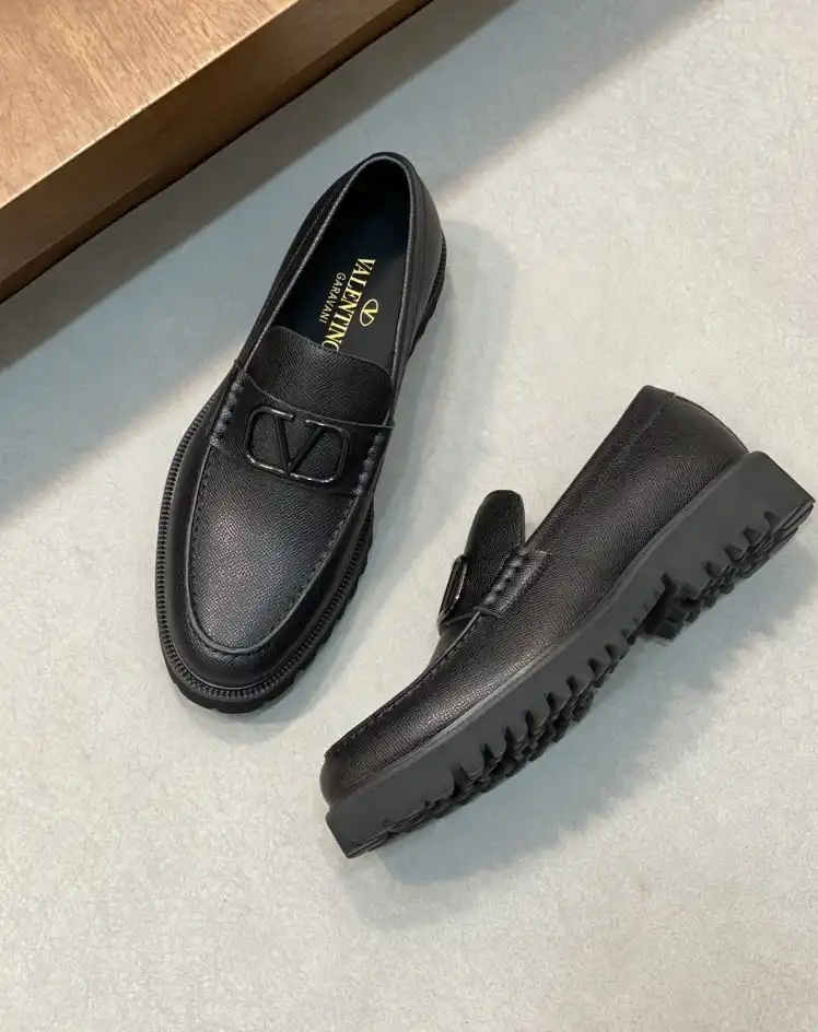 hype Valentino Sneakers