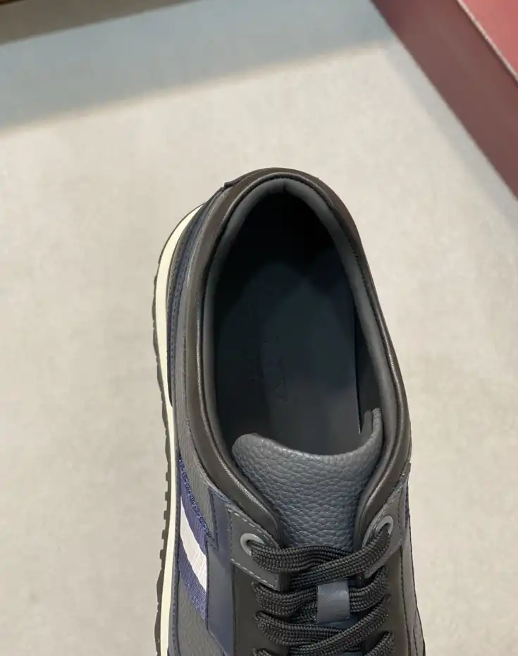 hype Burberry Sneakers