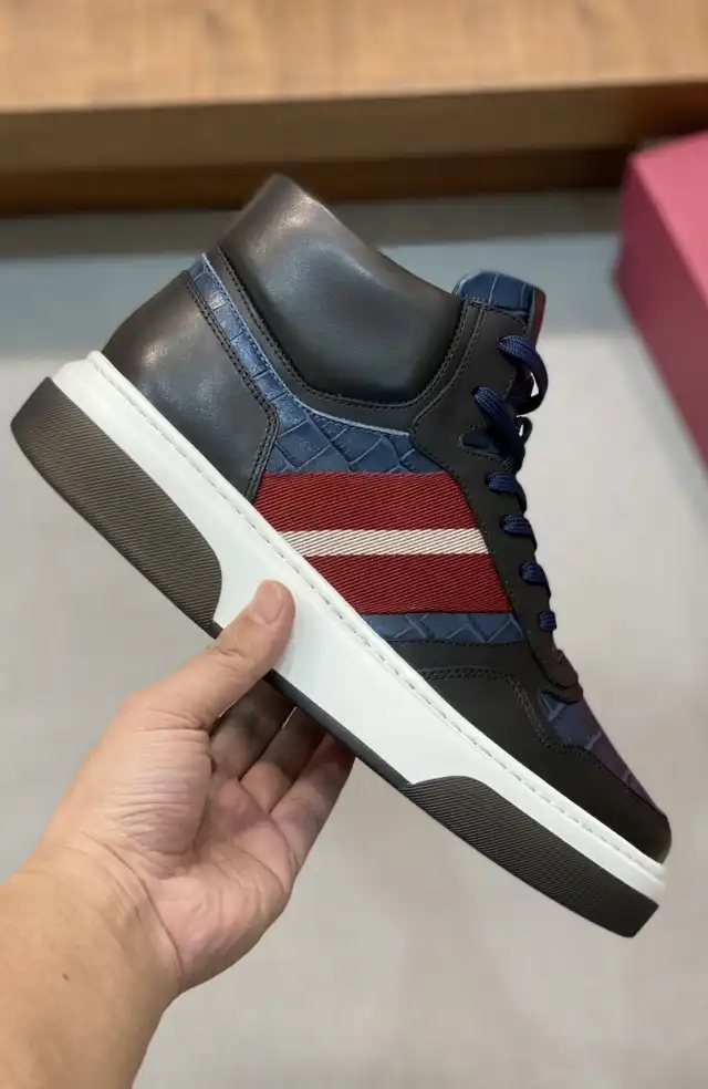 hype Burberry Sneakers