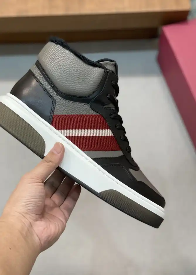 hype Burberry Sneakers